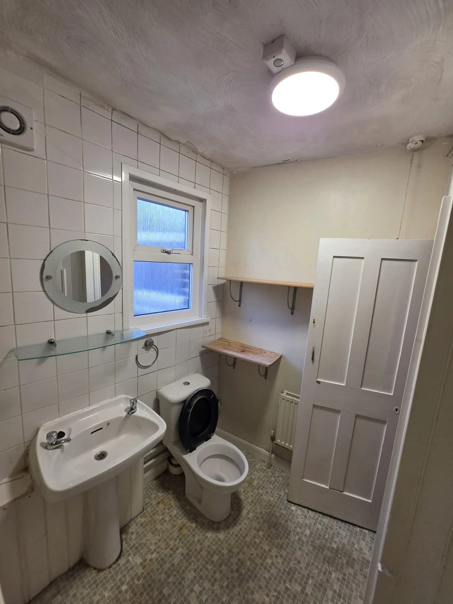 Lancaster Road bathroom-window before renovation