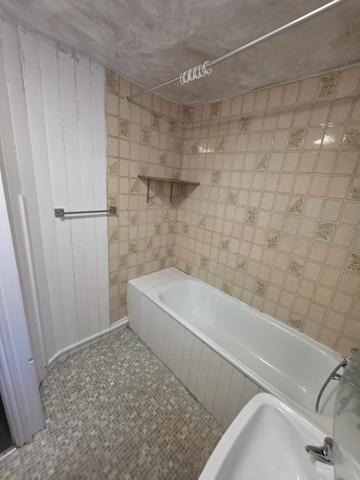 Lancaster Road bathroom before renovation